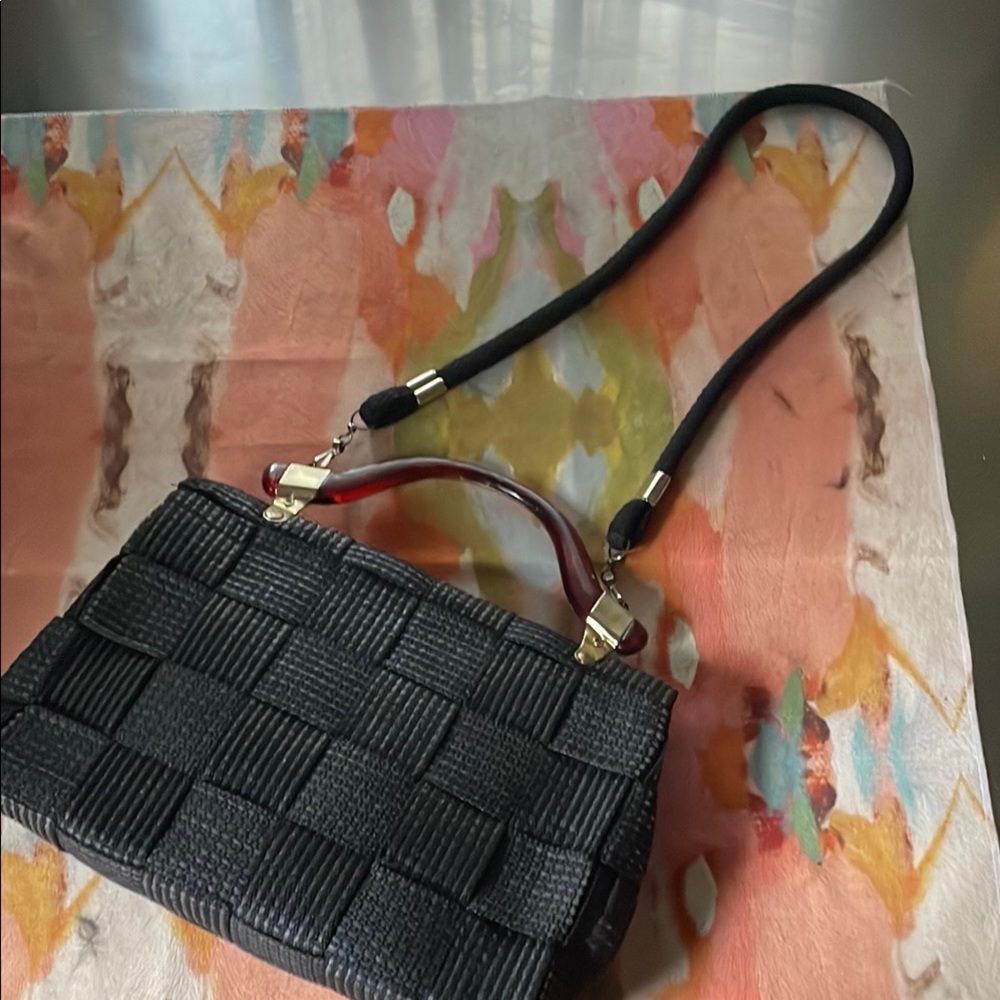 Black Woven vintage Handbag with acrylic handle - Picture 3 of 10